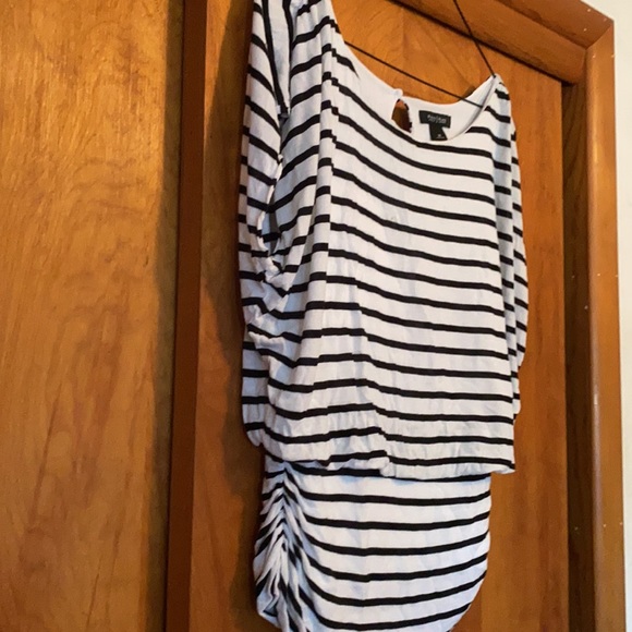 Black and white striped loose fitting shirt - Picture 3 of 5
